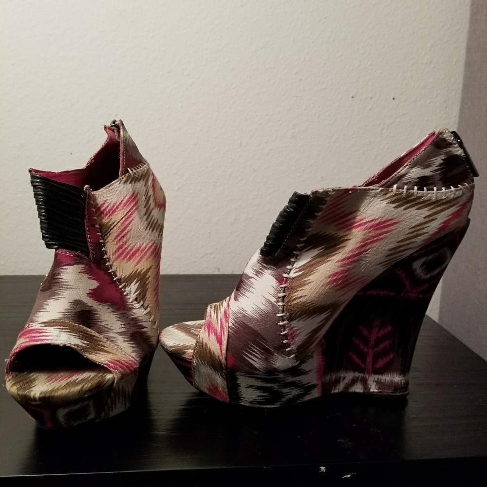 Multi colored wedges